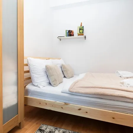 Cosy Parkside Praga