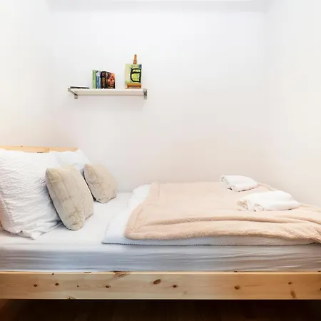 Cosy Parkside Apartment Prague