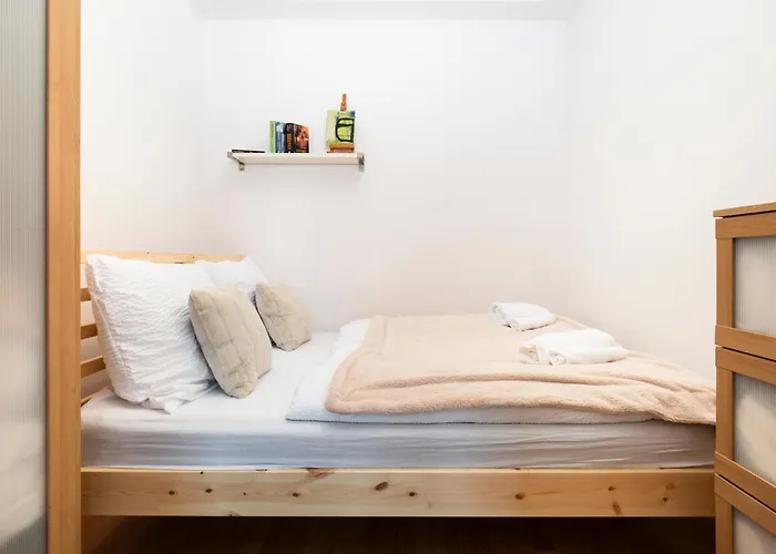 Cosy Parkside Apartment Prague